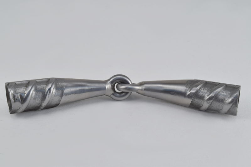 Filete de hierro grande con anilla suelta