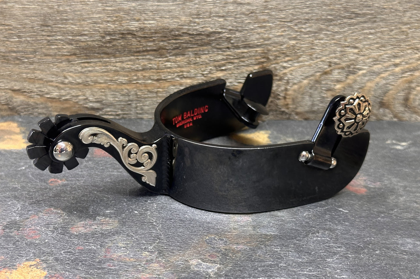 Éperon n° 77 Floral sur tige en finition noire