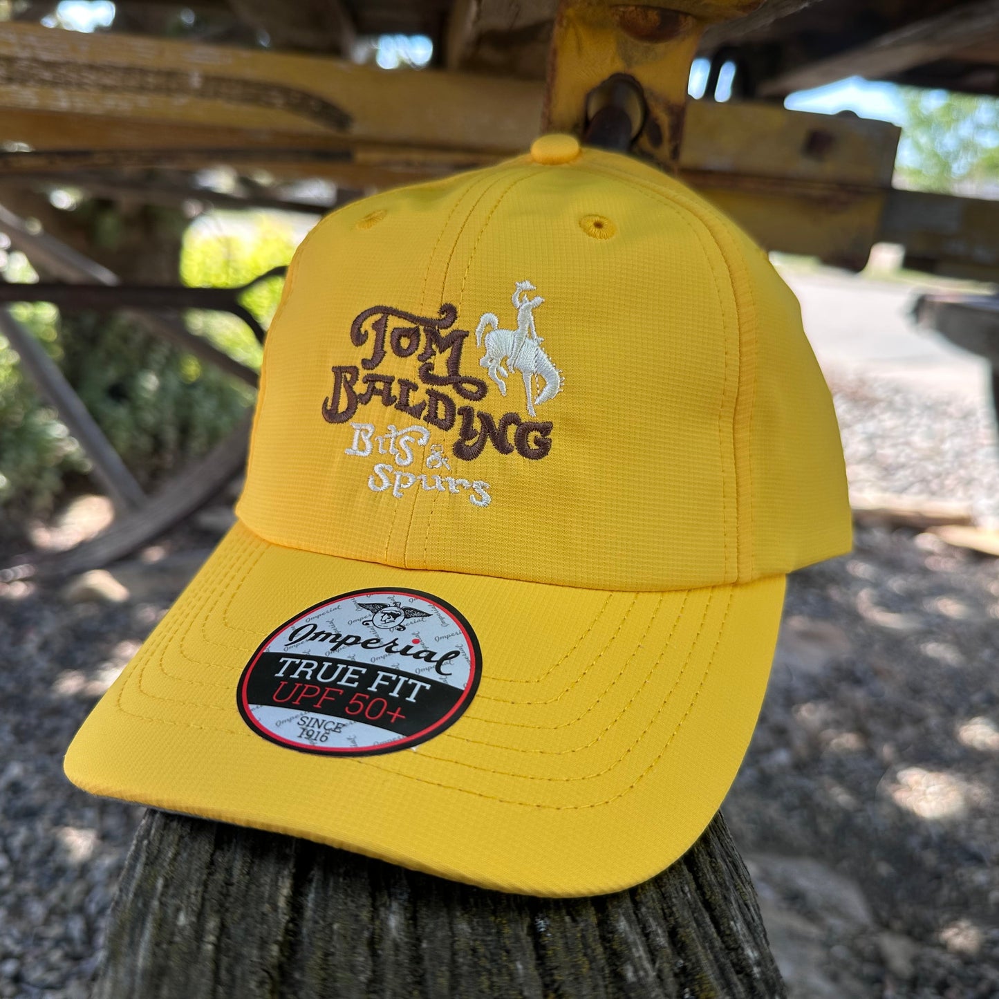 Cappellino #53 Performance in oro con logo classico