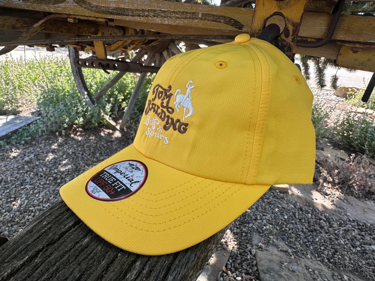 Cappellino #53 Performance in oro con logo classico