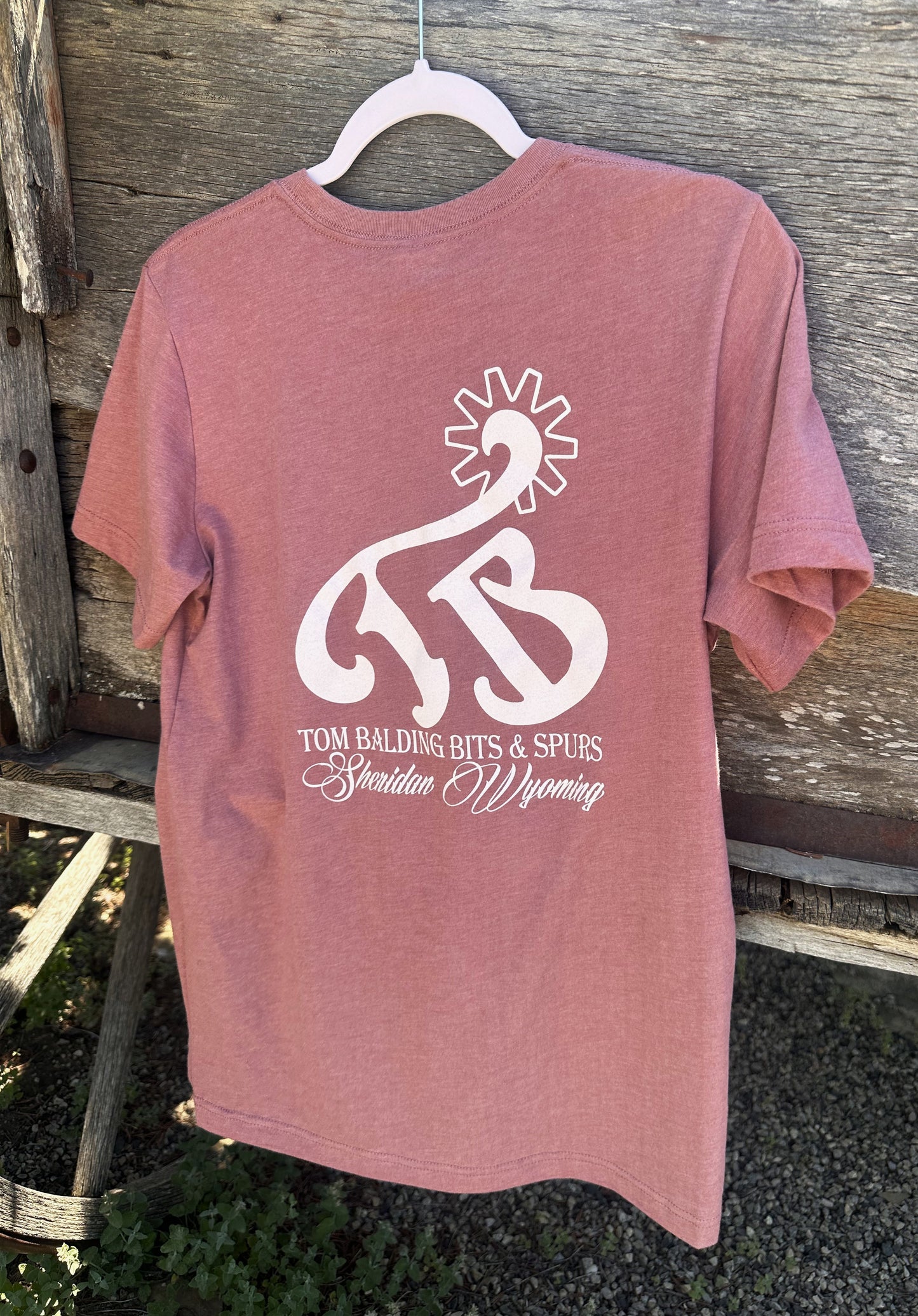 TBBS Bella+Canvas® Tシャツ - ヘザーモーブ - Tom Balding Bits & Spurs