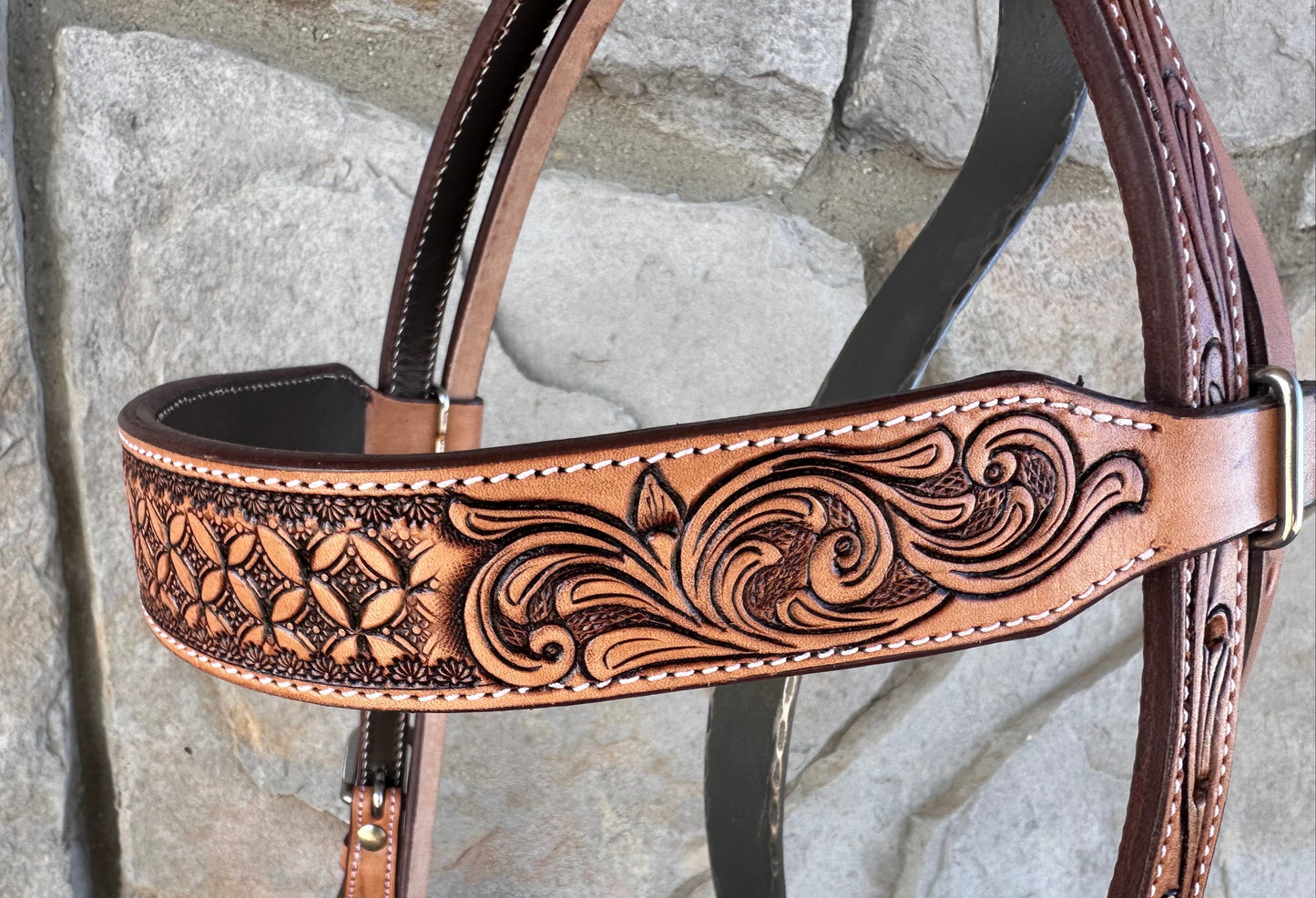 Testiera n. 109 - Testiera con frontalino a nido d'ape in olio leggero