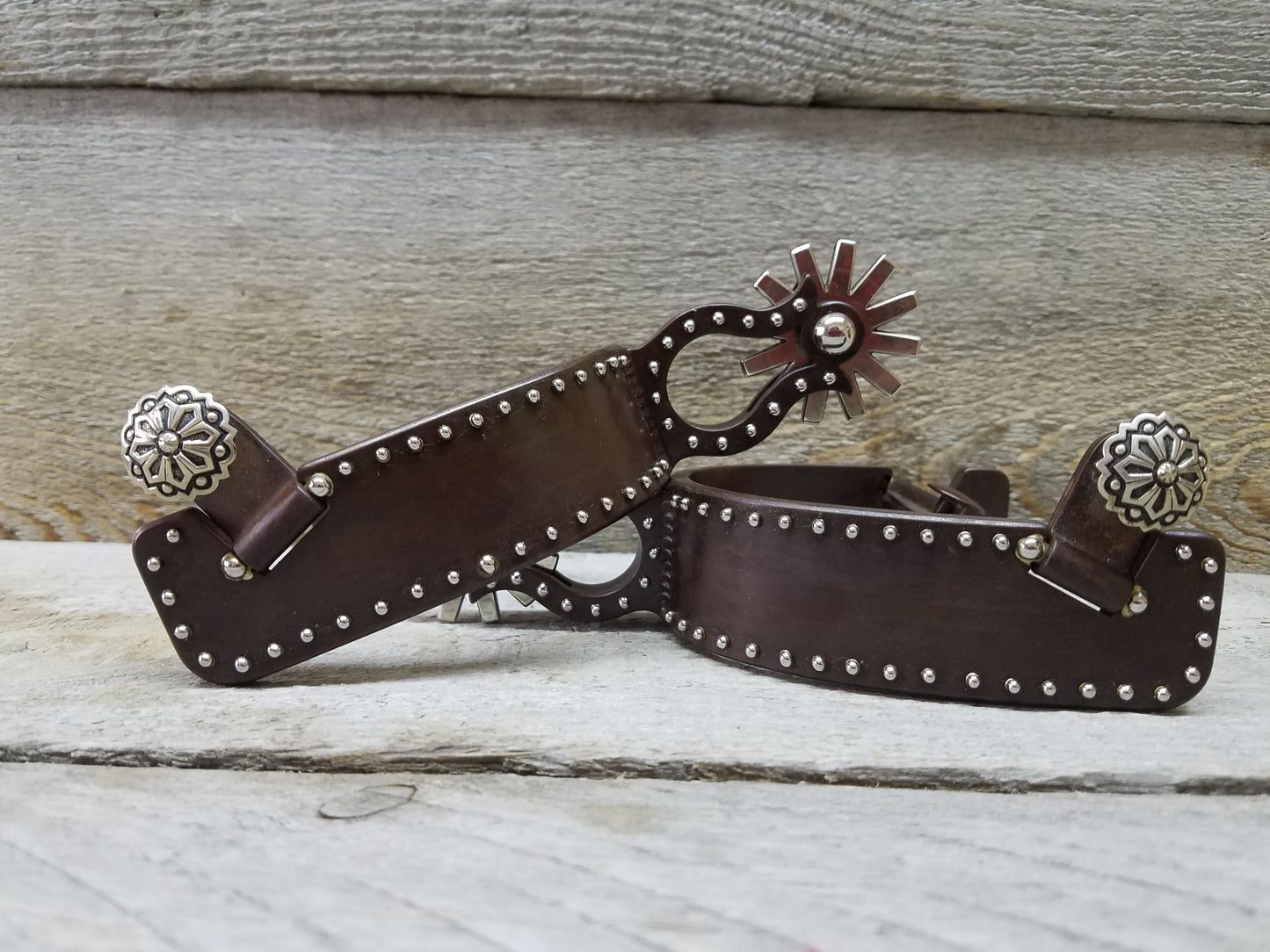 Equestrian Spur #51 Texas Heelband finition marron avec des points par Tom Balding Horse Tack