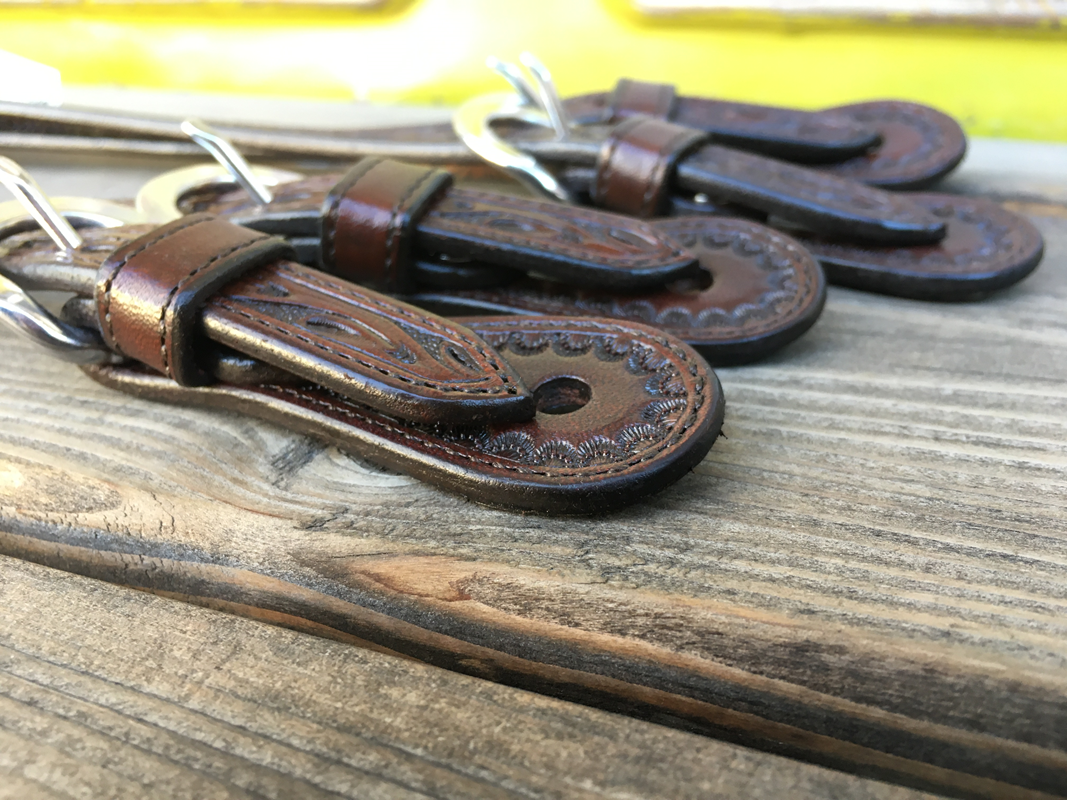 Spur Strap #102 Marrón oscuro Floral tallado correas rectas