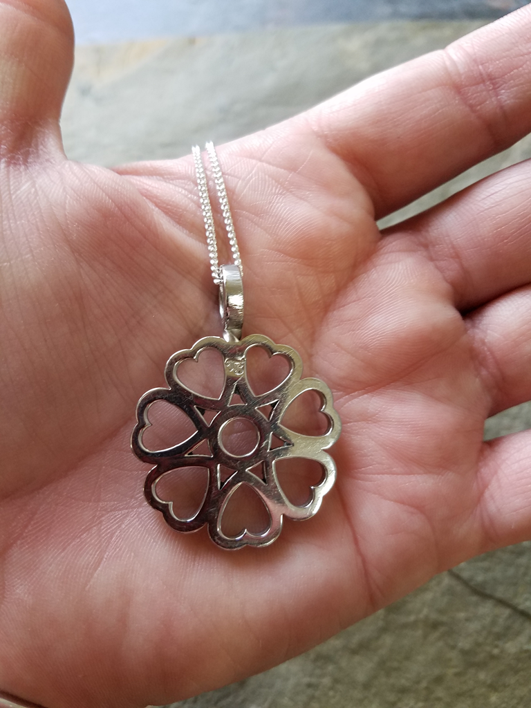 Pendentif en acier inoxydable S Spur Rowel - Grand coeur par Tom Balding Bits & Spurs