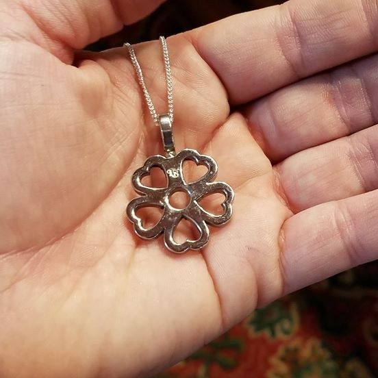 Pendentif en acier inoxydable T Spur Rowel - Petit coeur par Tom Balding Bits & Spurs