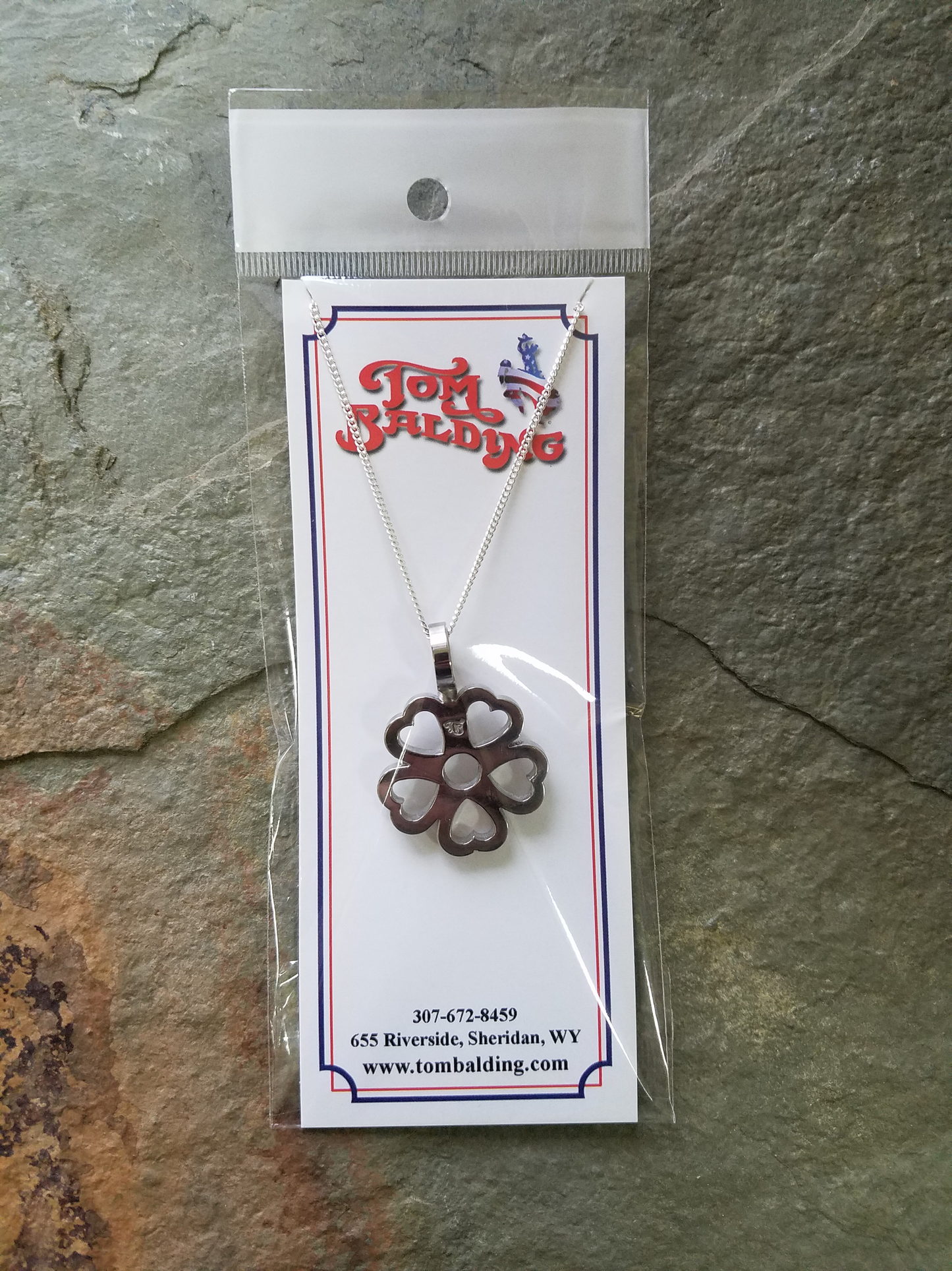 Pendentif en acier inoxydable T Spur Rowel - Petit coeur par Tom Balding Bits & Spurs