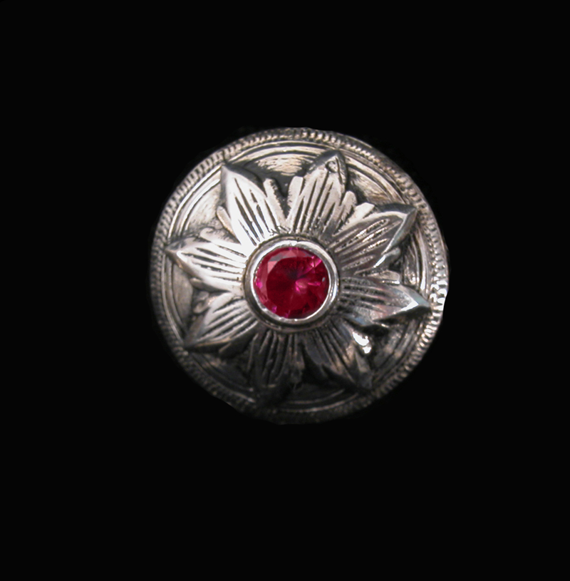 Klassische Concho-Ohrringe oder -Anhänger aus Sterlingsilber mit Blumenmuster und simuliertem Rubin
