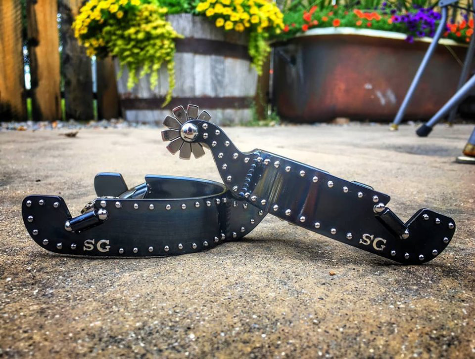 Éperon équestre # 65 points avec finition noire 2 initiales par Tom Balding Horse Tack