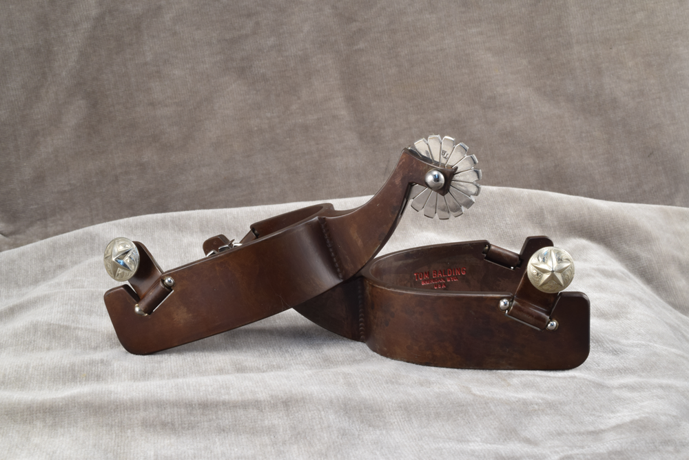 Equestrian Spur #59 Texas Heelband en finition marron et molette en acier inoxydable par Tom Balding Horse Tack