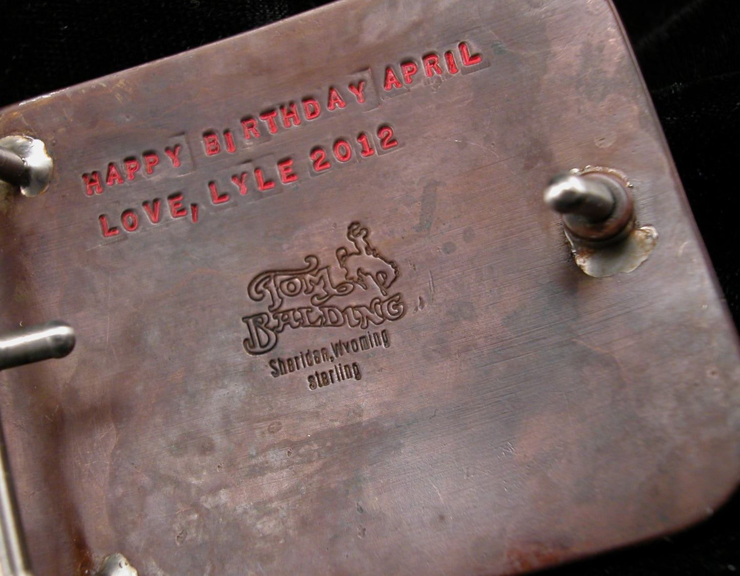 Hebilla de cinturón de acero con acabado marrón-Puntos y marca personalizada o nombre/iniciales