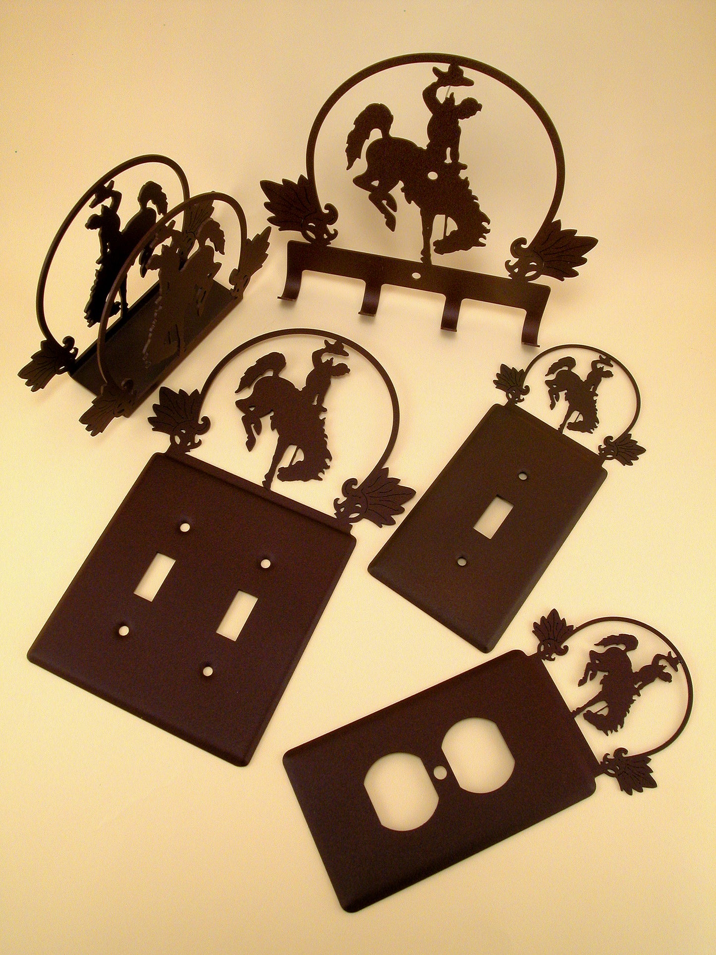 Coupure Bucking Horse Single Light Switch Cover - Marron par Tom Balding Bits &amp; Spurs