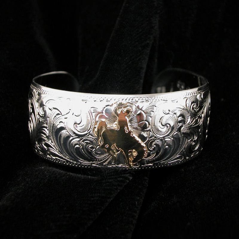 Brazalete Grabado de Plata Alemana con Caballo Bucking