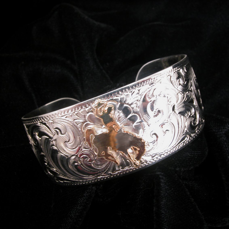 Bracelet à motif gravé en argent allemand avec cheval de tronçonnage par Tom Balding Bits &amp; Spurs